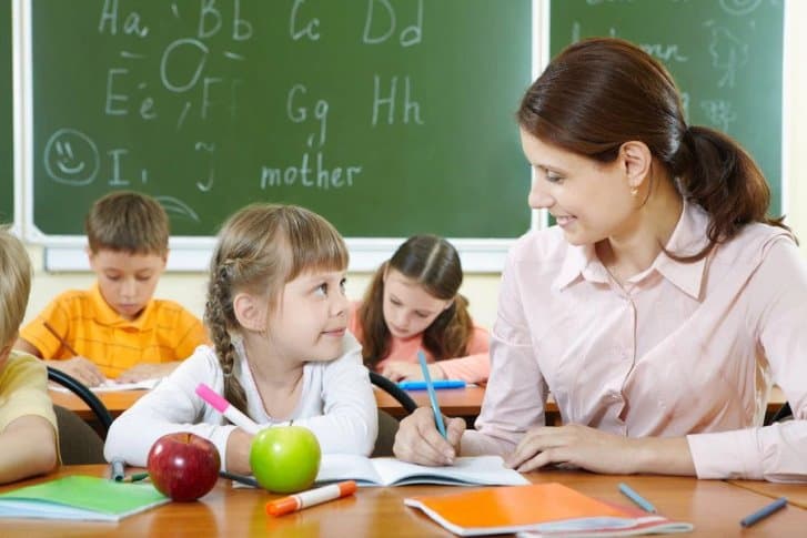 How to Be a Good Preschool Teacher Assistant